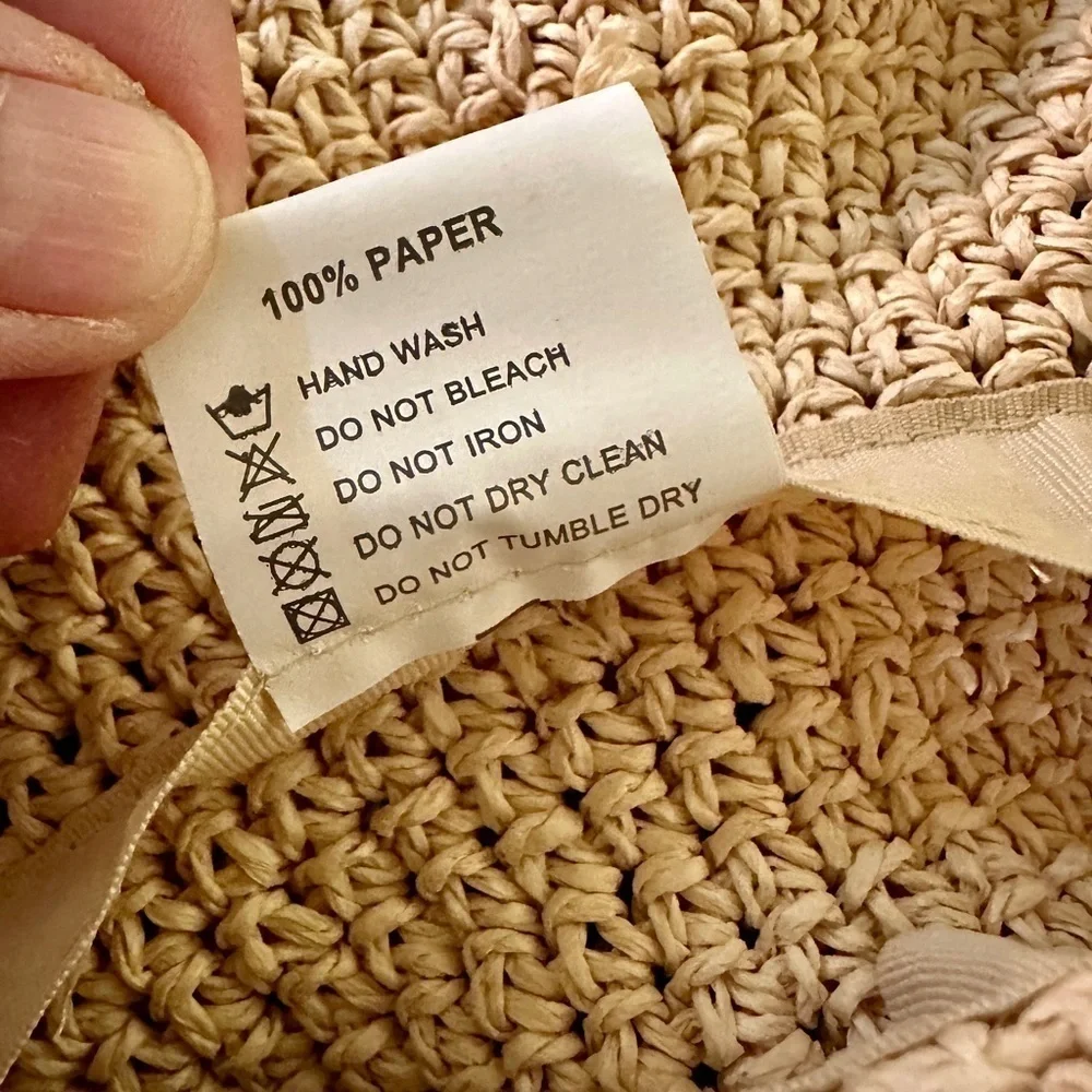 WOMENS PAPER BRAID SUN HAT. NEW CONDITION. STRING BEADS. 3” BRIM. SIZE S/M